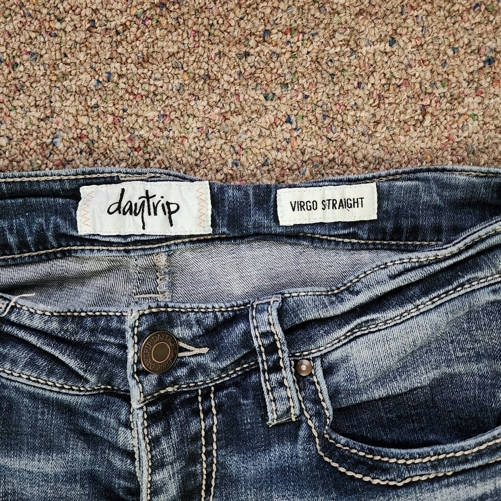 Daytrip Virgo Straight Dark Wash Jeans Size 26R Mid Rise Stretch Fit - Picture 7 of 8